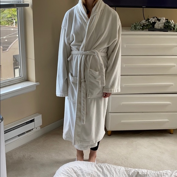 Big fluffy white robe - one size - Picture 2 of 2